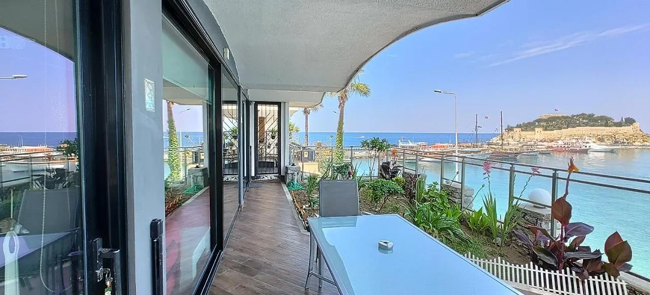 Apartment Waterfront Glass Flat Kusadası Türkei